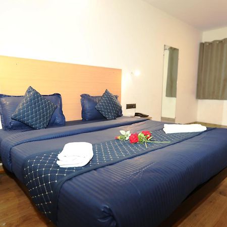Hotel Noida Grand Sec 58 Exterior photo