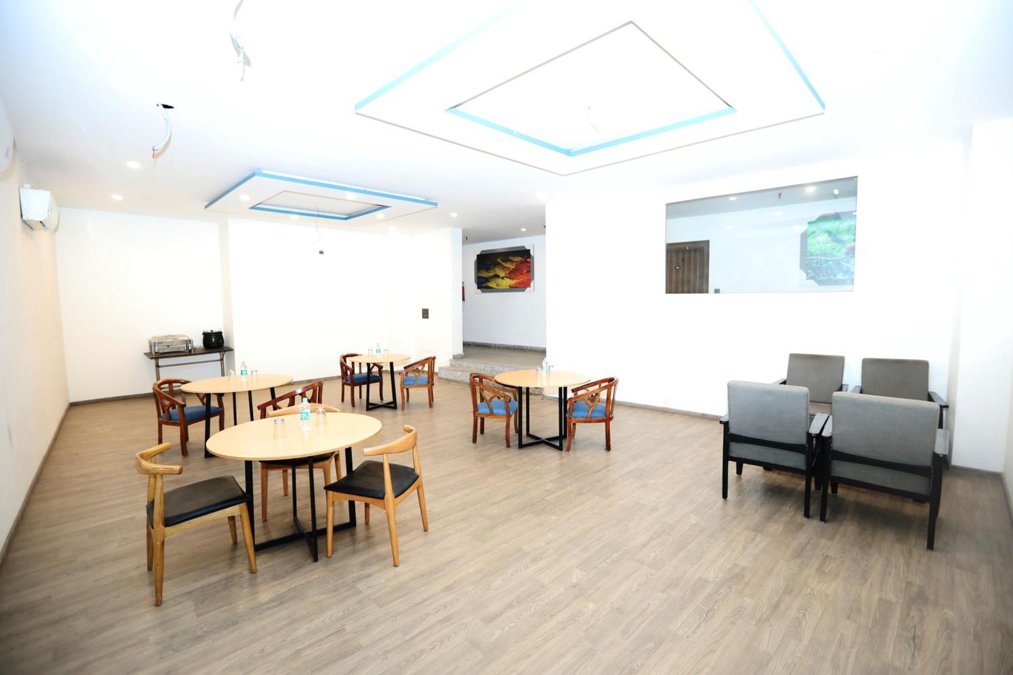 Hotel Noida Grand Sec 58 Exterior photo