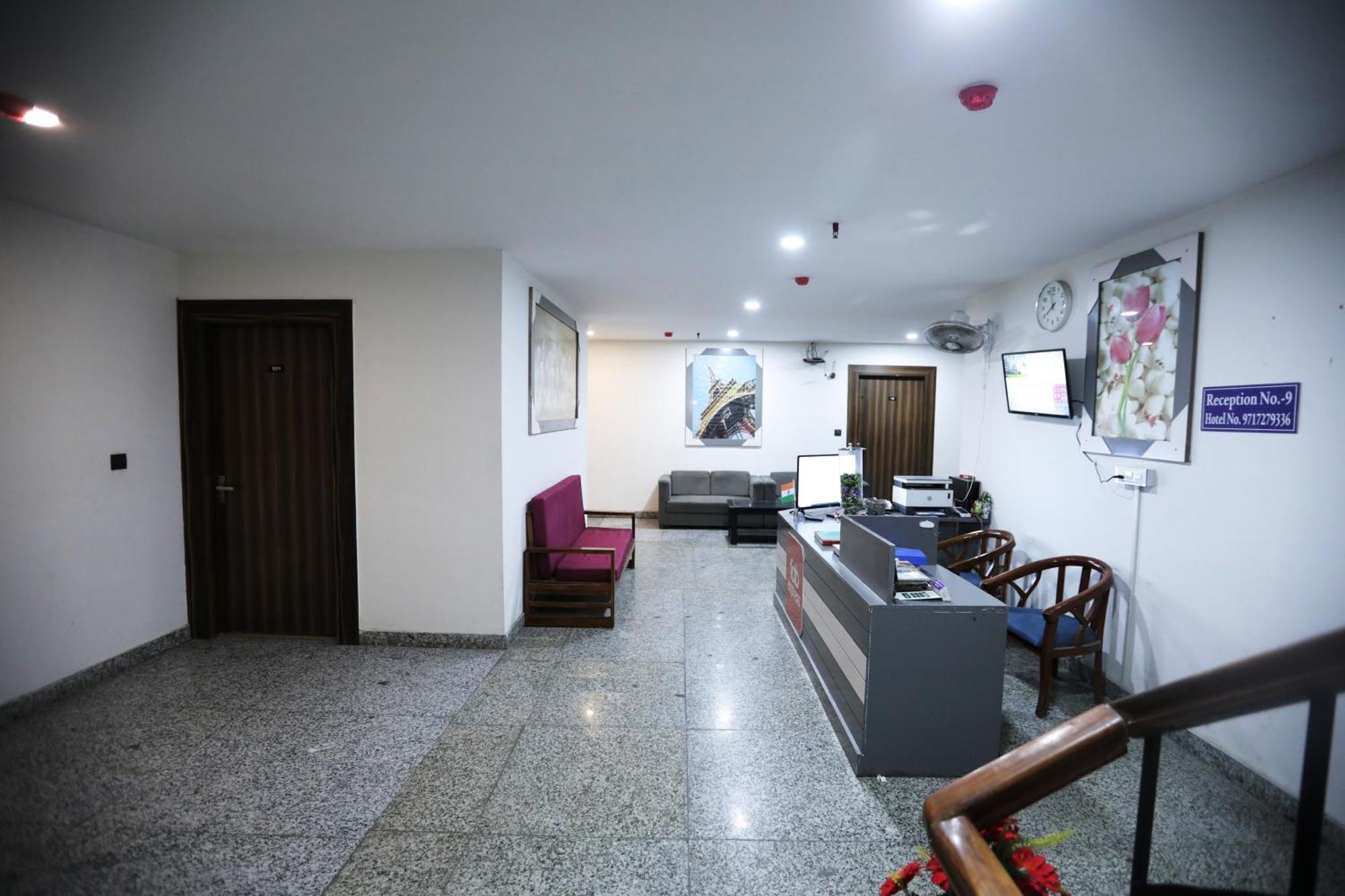 Hotel Noida Grand Sec 58 Exterior photo