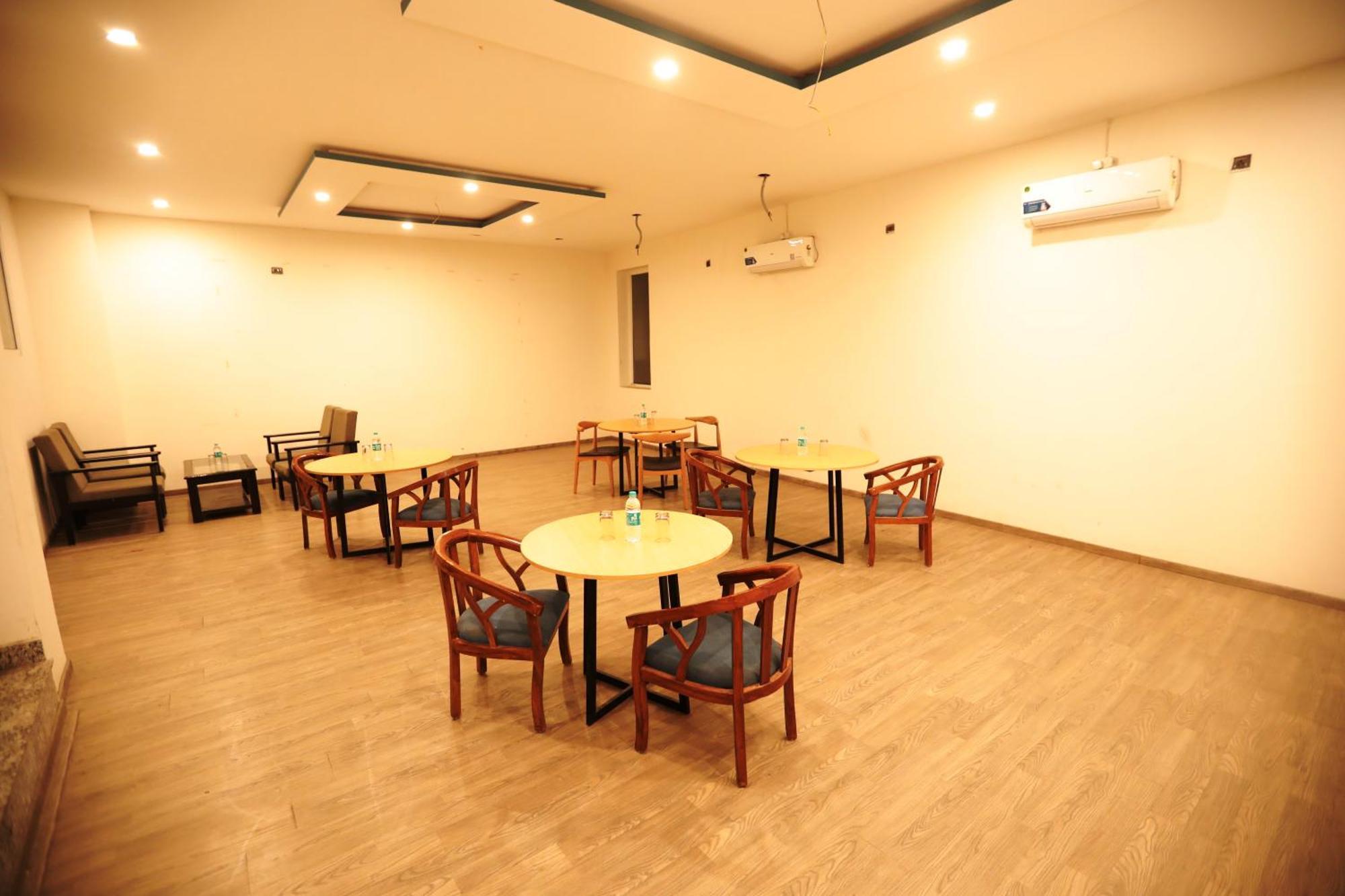 Hotel Noida Grand Sec 58 Exterior photo