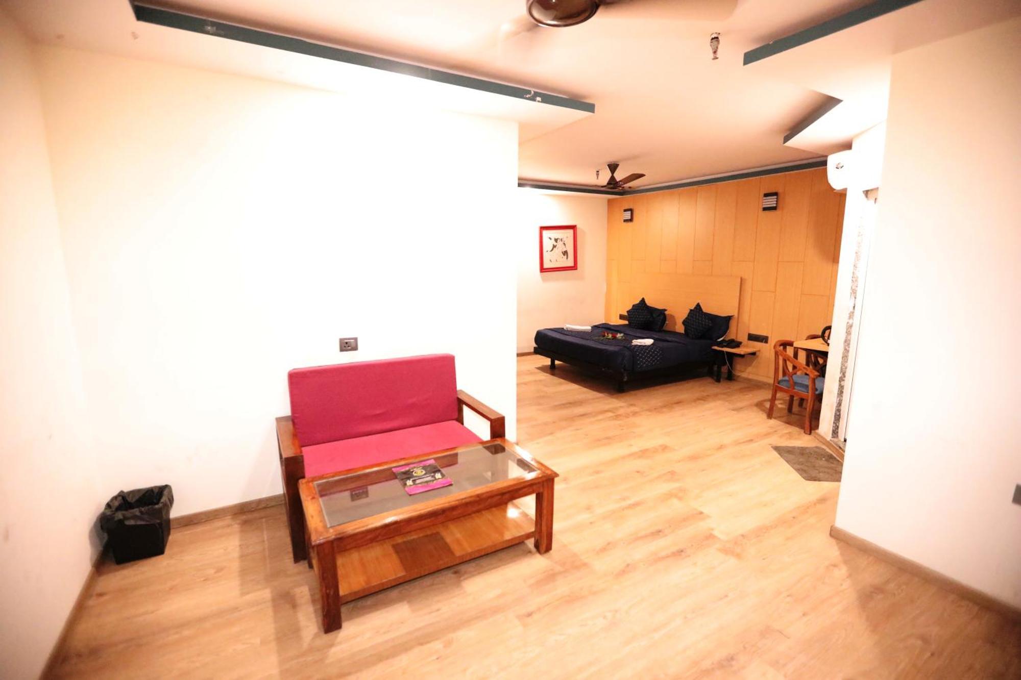 Hotel Noida Grand Sec 58 Exterior photo