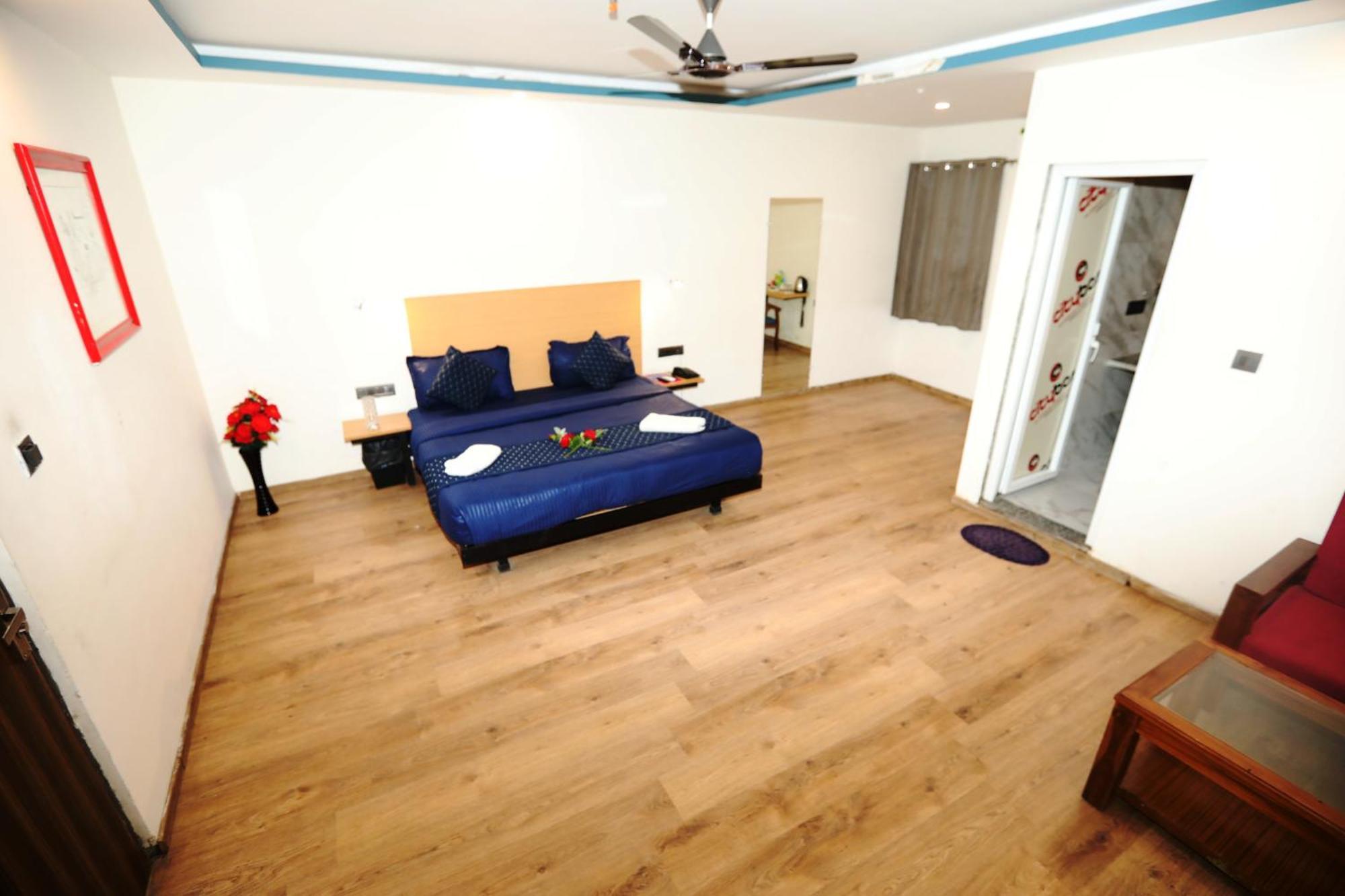 Hotel Noida Grand Sec 58 Exterior photo